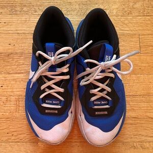 Nike Kids' Grade School Air Zoom Crossover Basketball Shoes, size 6.5 Y